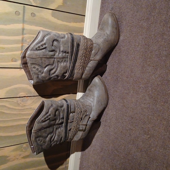 MIA size 10 heeled boots - Picture 3 of 5